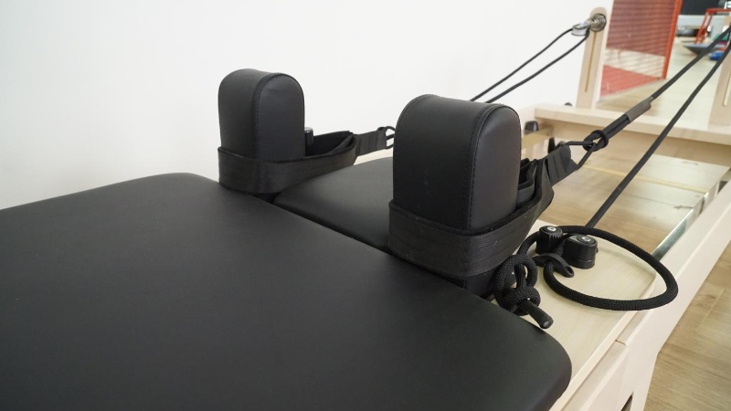 Machine d'entraînement pliable pour tout le corps, pieds en acier robustes, réformateur Pilates MJD-W38A