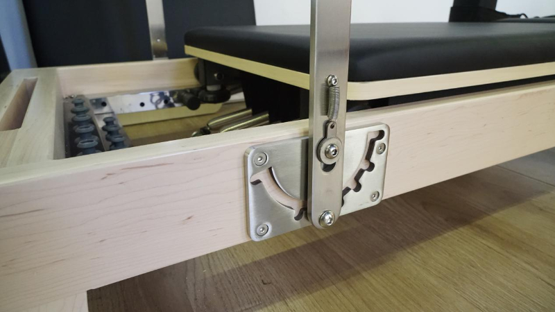 Machine d'entraînement pliable pour tout le corps, pieds en acier robustes, réformateur Pilates MJD-W38A